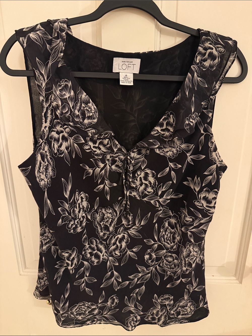 LOFT Black and White Floral V-Neck Sleeveless blouse size 14